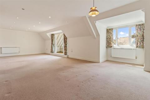 3 bedroom flat for sale, Cissbury Road, Broadwater