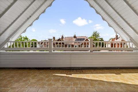 3 bedroom flat for sale, Cissbury Road, Broadwater