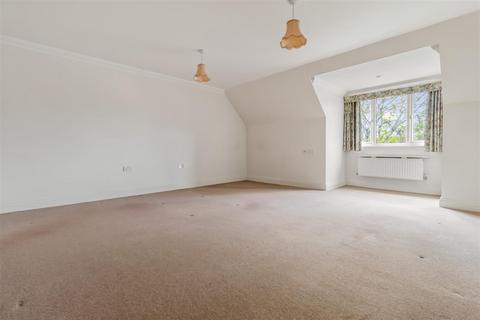 3 bedroom flat for sale, Cissbury Road, Broadwater