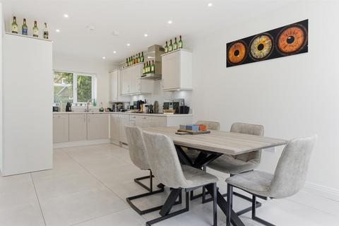 undefined, Twysdens Terrace, Herts AL9