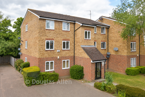 2 bedroom flat for sale, Frazer Close, Romford RM1