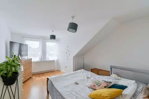 1 bedroom apartment to rent - View 3