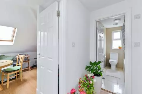 1 bedroom apartment to rent - View 4