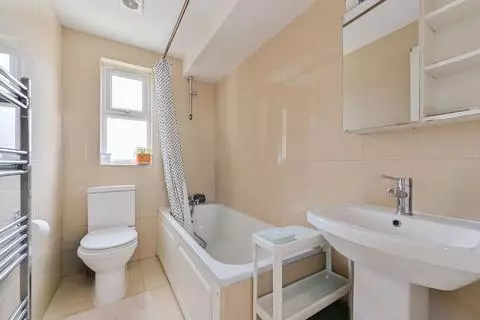 1 bedroom apartment to rent - View 5