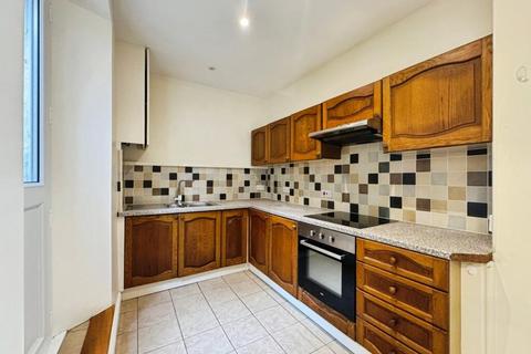 2 bedroom cottage to rent, Pound Street, Liskeard, PL14