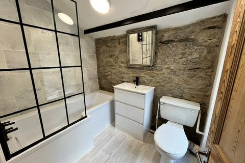 2 bedroom detached house to rent, Fore Street, Looe, PL13
