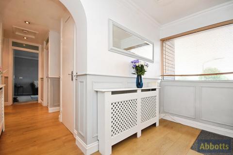 2 bedroom flat for sale, Lundy Close, Southend-on-Sea, Essex, SS2