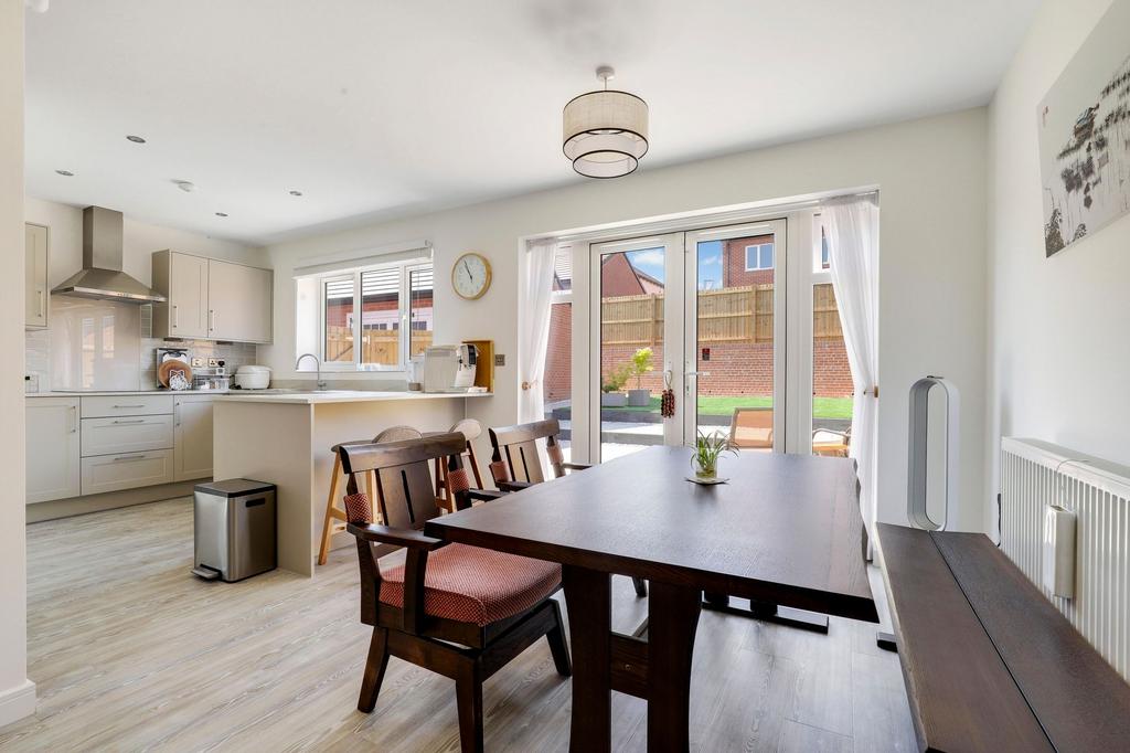 Victoria Way, Nottingham NG15 - View 2