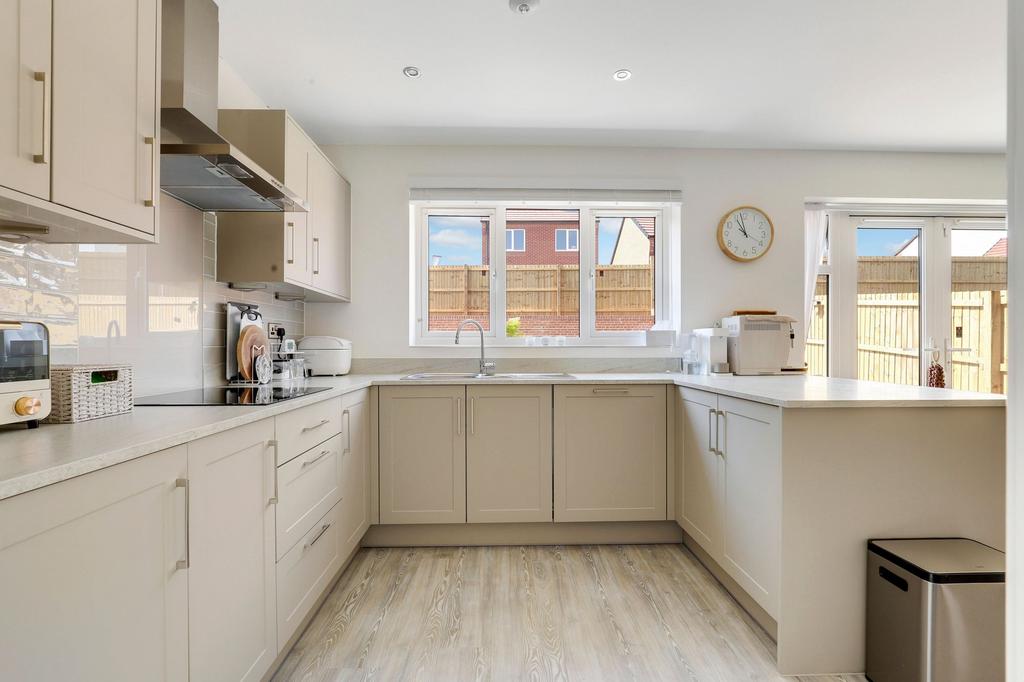 Victoria Way, Nottingham NG15 - View 5
