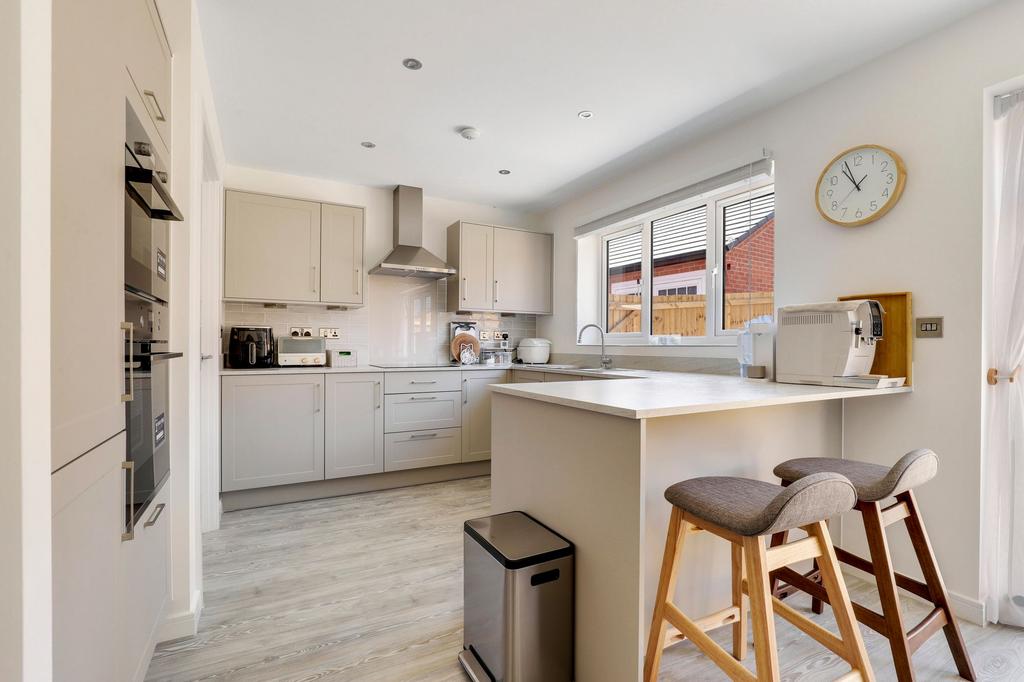 Victoria Way, Nottingham NG15 - View 6