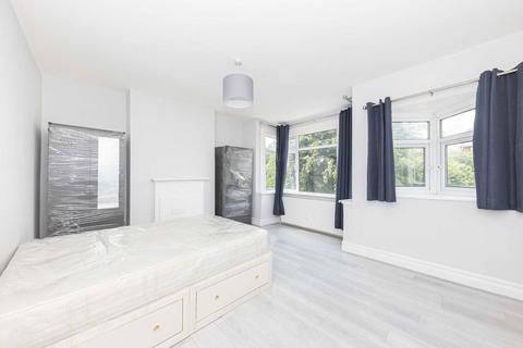 3 bedroom house to rent, Rectory Lane, London SW17