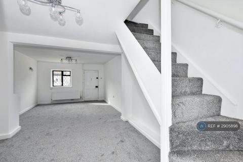 2 bedroom semi-detached house to rent, Coopers Row, Iver, SL0