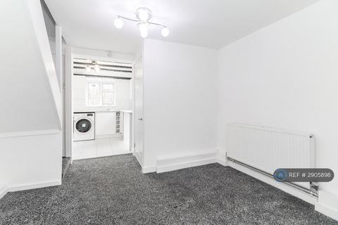 2 bedroom semi-detached house to rent, Coopers Row, Iver, SL0