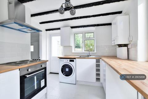 2 bedroom semi-detached house to rent, Coopers Row, Iver, SL0
