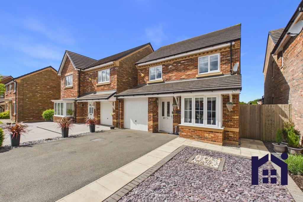 Mill Lane, Coppull, PR7 5WP 4 bed detached house for sale - £320,000