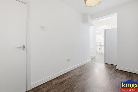 4 bedroom end of terrace house for sale, Rushbrook Crescent, London