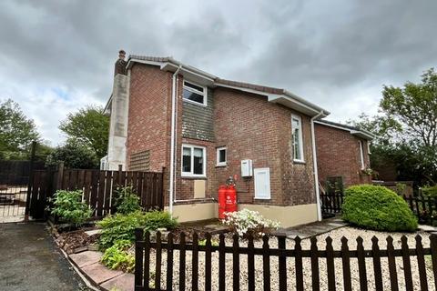 3 bedroom semi-detached house to rent, Fernside Park, Liskeard, PL14