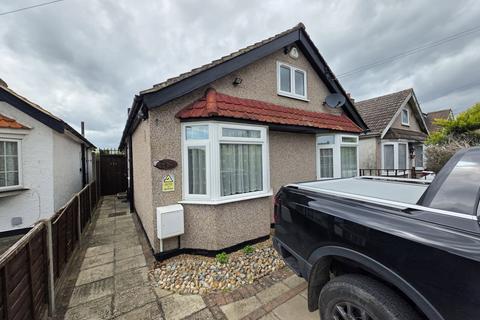 4 bedroom detached house for sale, Pole Hill Road, Uxbridge, UB10 0QD