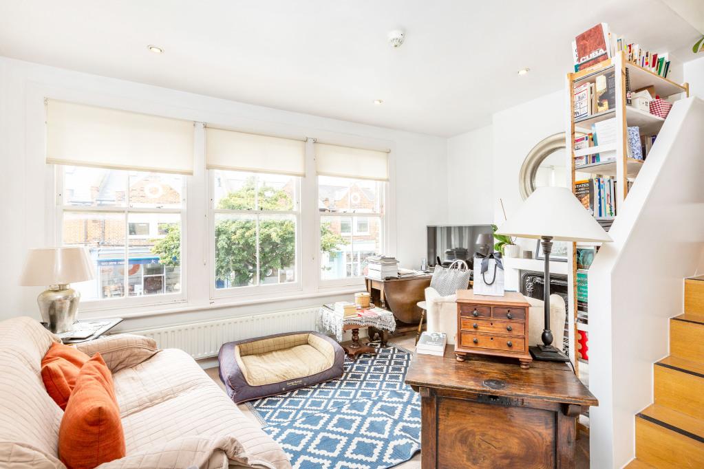 White Hart Lane, Barnes SW13 2 bed flat £1,500 pcm (£346 pw)