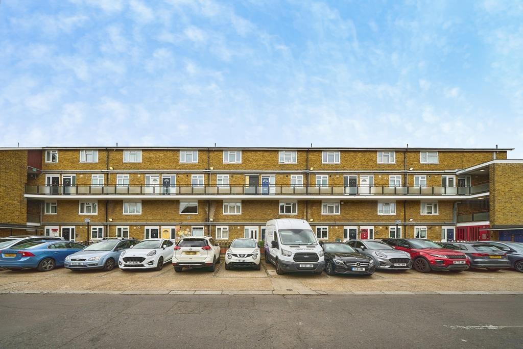 2 bedroom maisonette for sale