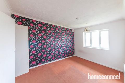 1 bedroom flat for sale, Knights Way, Ilford IG6