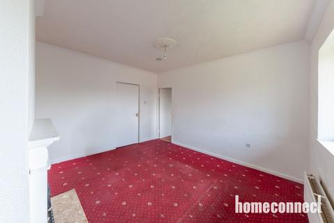 1 bedroom flat for sale, Knights Way, Ilford IG6