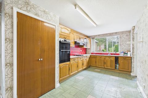 4 bedroom detached house for sale, Ashby Road, Burton-on-Trent