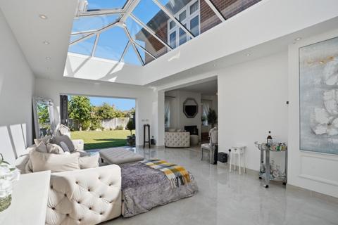 4 bedroom detached house for sale, Fredericks Road, Beccles,