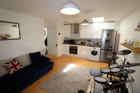 2 bedroom apartment to rent, Muir Place, Wickford, SS12