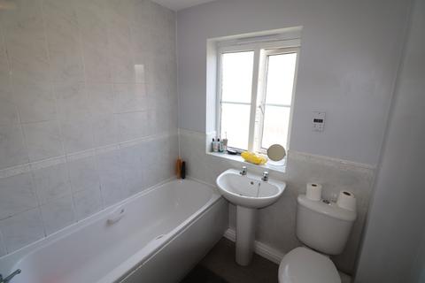 2 bedroom apartment to rent, Muir Place, Wickford, SS12