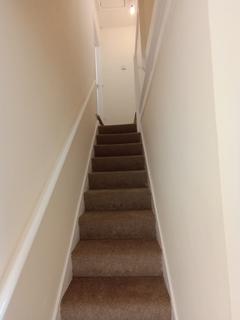 3 bedroom terraced house to rent, Harrow Crescent, Romford RM3
