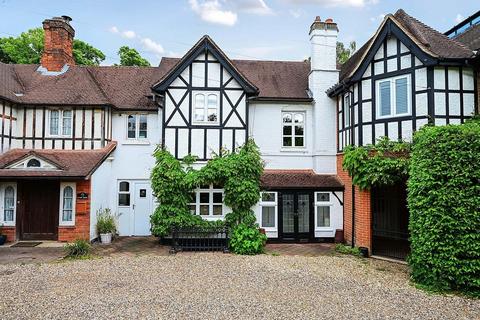 4 bedroom manor house for sale, The Oaks, Blackwater GU17