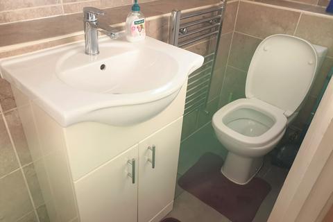 Studio to rent, 9 Cranbrook Road, Ilford, IG1