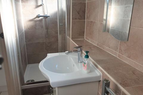 Studio to rent, 9 Cranbrook Road, Ilford, IG1