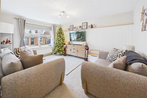 4 bedroom detached house to rent, Mercers Way, Alnwick