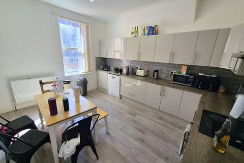6 bedroom terraced house for sale, Brudenell Mount, Leeds