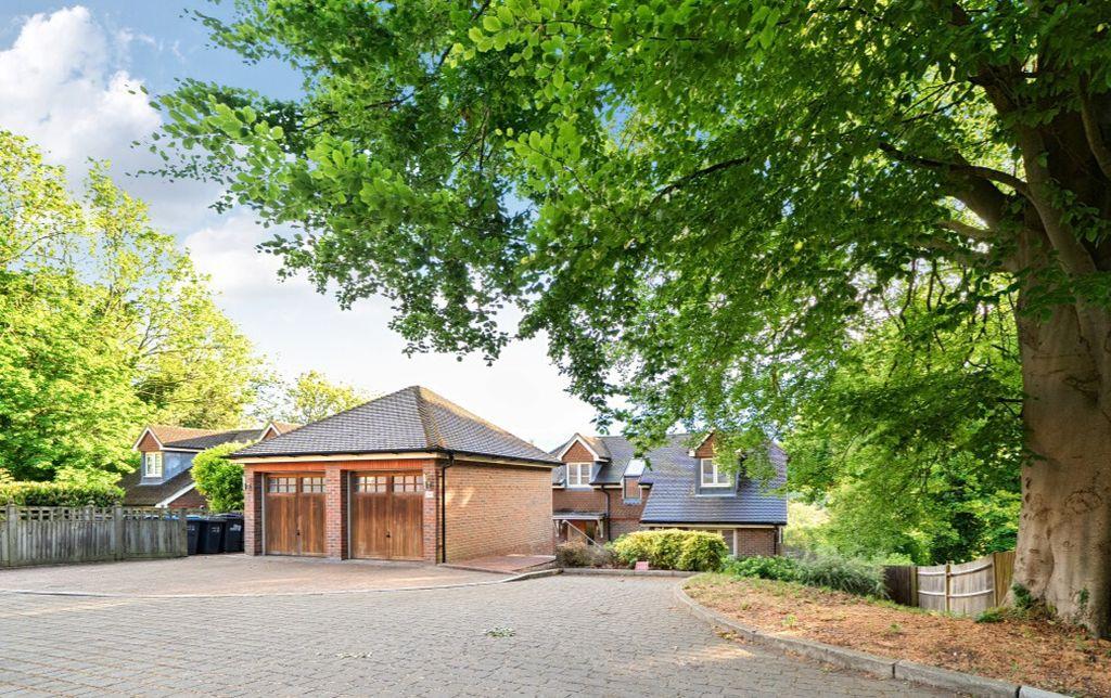 6 bedroom detached house for sale
