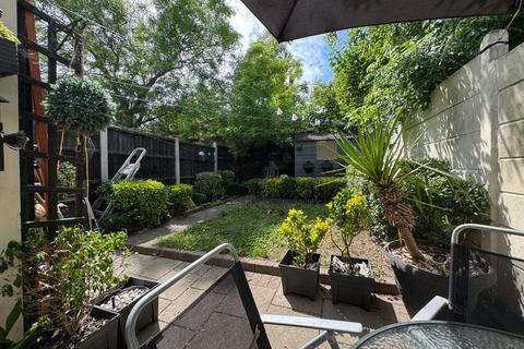 undefined, Park Avenue, East Ham, London, E6