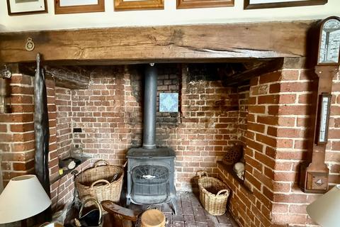 2 bedroom end of terrace house for sale, The Street, Smarden