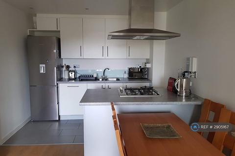 1 bedroom in a flat share to rent, Commercial Road, London, E14