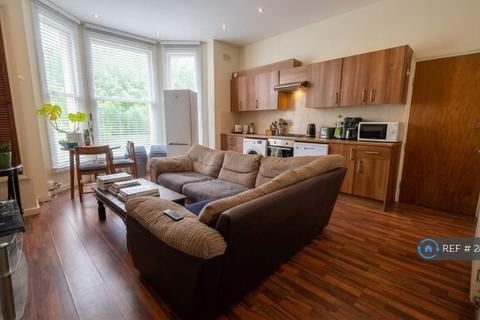 3 bedroom flat to rent, Alderbrook Road, London, SW12