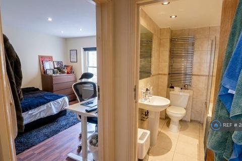 3 bedroom flat to rent, Alderbrook Road, London, SW12