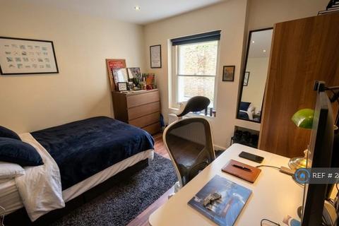 3 bedroom flat to rent, Alderbrook Road, London, SW12