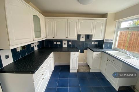 3 bedroom terraced house to rent, Iona Court, Irvine, KA11