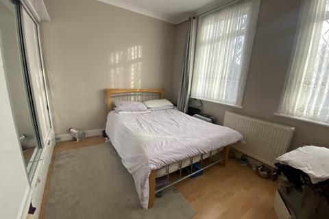 2 bedroom terraced house for sale, Pulleyns Avenue, London E6