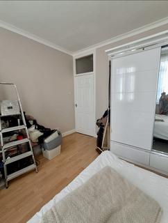 2 bedroom terraced house for sale, Pulleyns Avenue, London E6