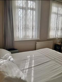 2 bedroom terraced house for sale, Pulleyns Avenue, London E6