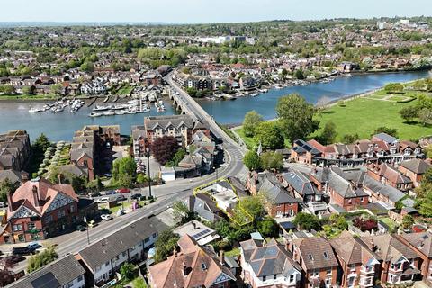 Retail property (high street) for sale, 1 Manor Farm Rd Southampton SO18 1NN