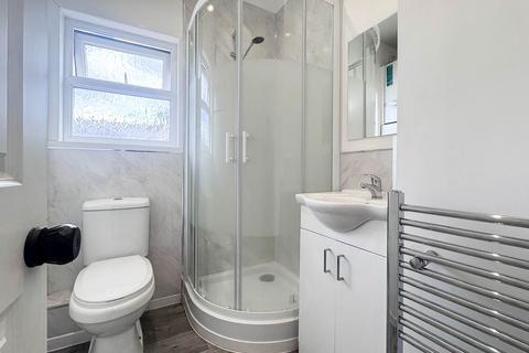 1 bedroom house of multiple occupation to rent, Victoria Road, Stretford, Manchester, M32