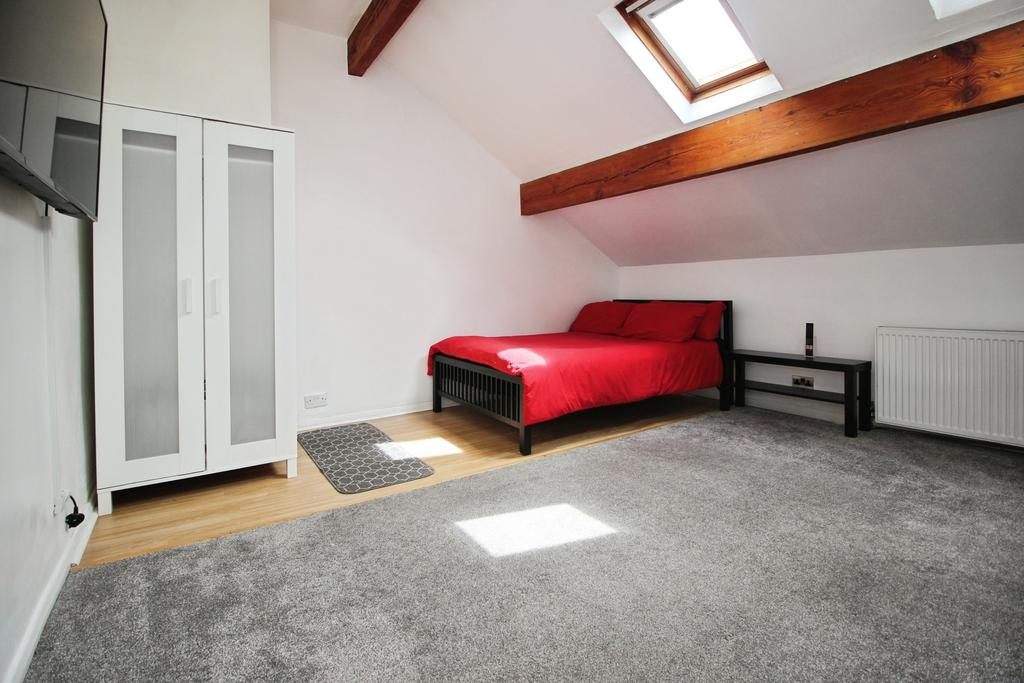 House in Leeds, West Yorkshire - View 3
